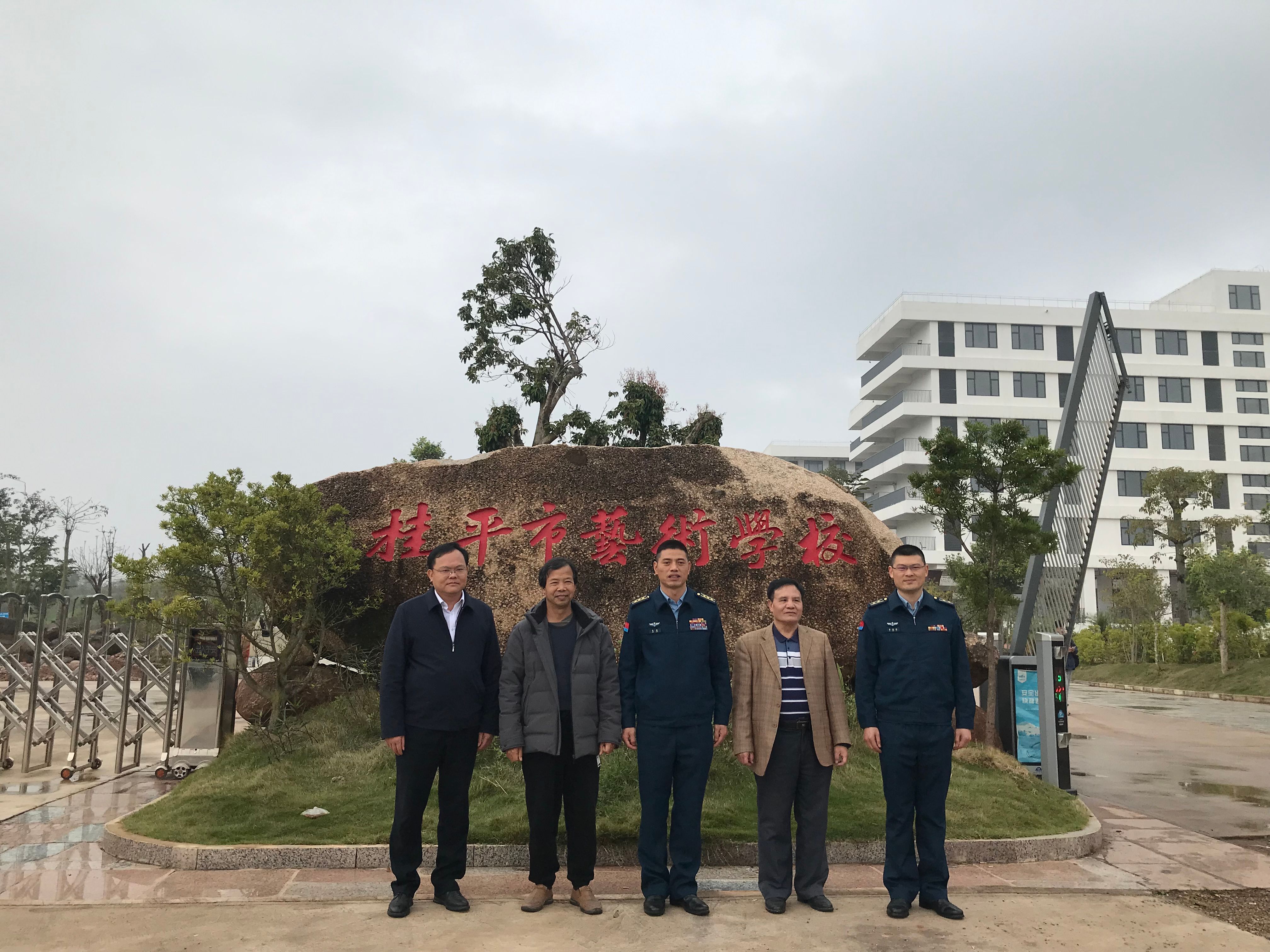 部队首长到我校指导工作丨 乐鱼网页版登录入口-乐鱼(中国)  丨一方水土养育一代人。军民鱼水情，让我们的家园充满阳光、充满生机、充满希望！